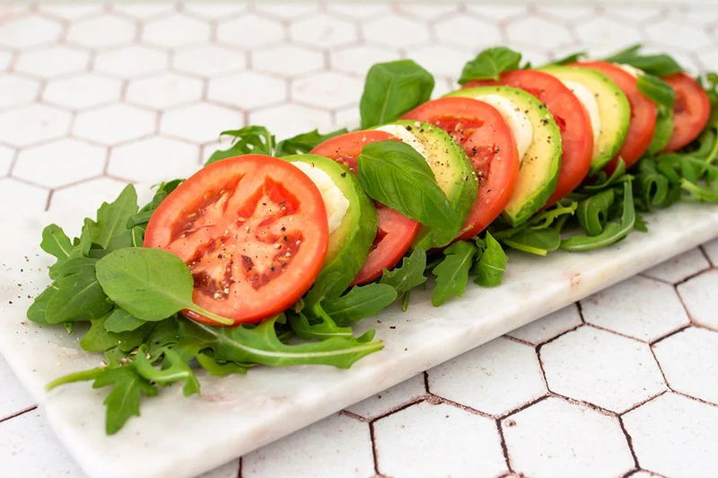 Avocado caprese salad